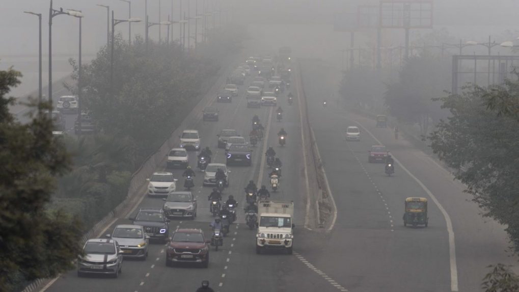 Dense Fog Engulfs Delhi, North India: 11 Trains Delayed, Check Full ...