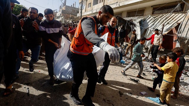 Israel pushes into central Gaza ahead of Security Council aid vote ...