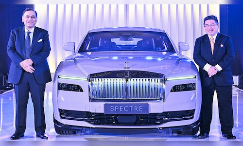 Rolls-Royce’s first electric vehicle, Spectre, debuts in North India ...