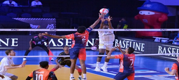 Ahmedabad Defenders beats Kolkata Thunderbolts in straight sets in table toppers tussle