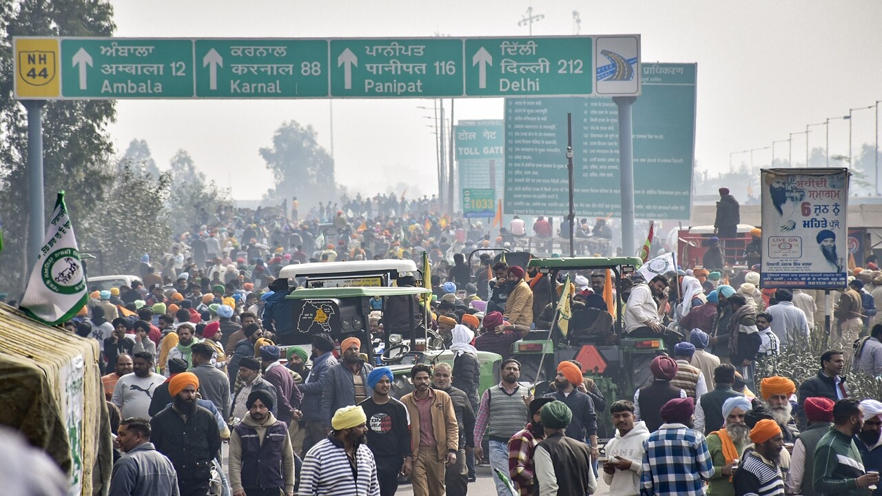 Farmers' protest: Massive traffic snarls in Delhi as national capital turns  into fortress