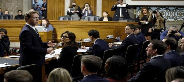 Mark Zuckerberg gives impromptu apology at child safety US Senate hearing