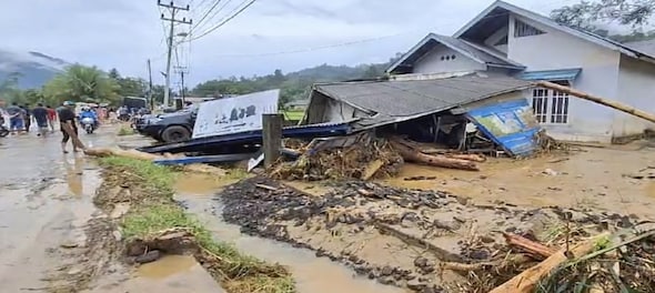 Flash floods and landslides in Sumatra: 26 confirmed dead, 11 missing