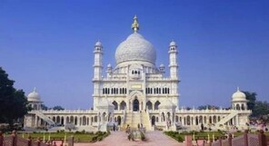 Not Taj Mahal but this new white marble monument in Agra is attracting hordes of tourists — See pics