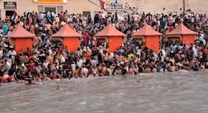 Thousands of devotees visit Haridwar, Varanasi to celebrate Ganga Dusshera