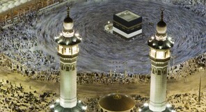 Soaring temperatures scorch pilgrims on Haj in Saudi Arabia